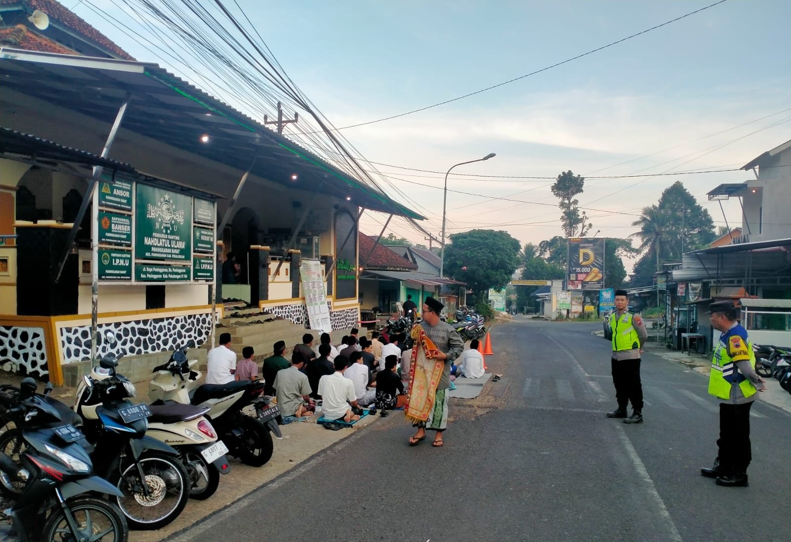 Polisi Siaga Kawal Sholat Idul Adha 1447 H di Kabupaten Pekalongan, Ibadah Berlangsung Aman dan Kondusif