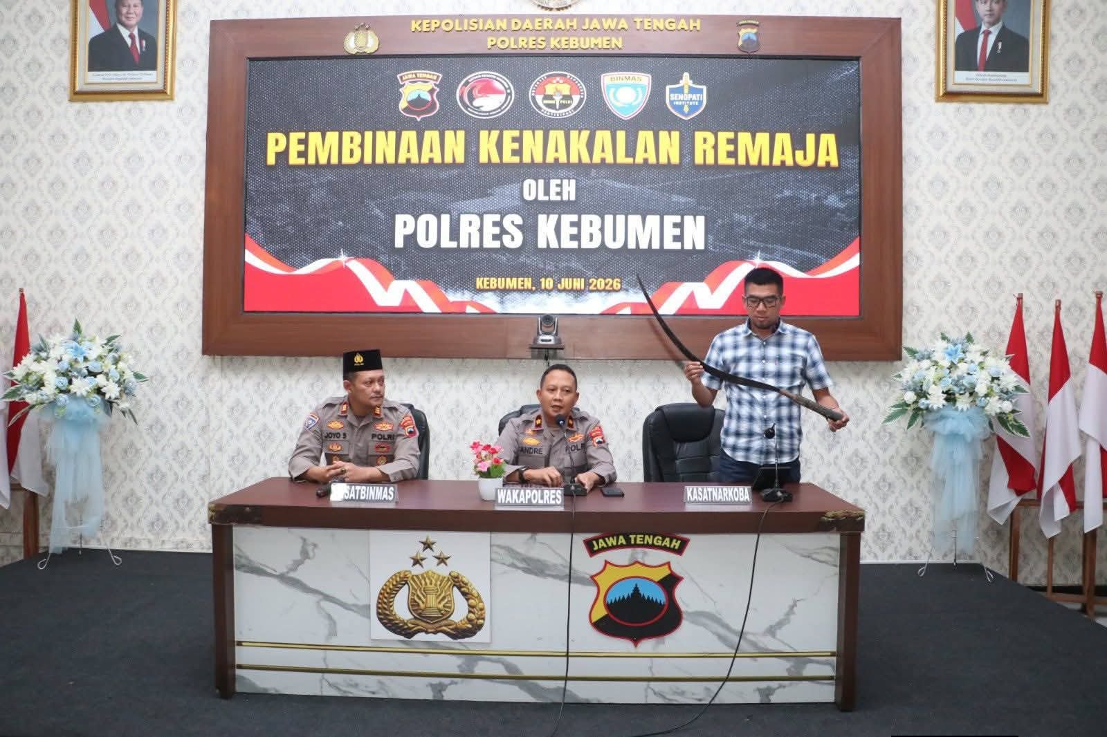 Polisi Gagalkan Tawuran Pelajar di Kebumen, 20 Remaja Menangis dan Bersujud Minta Maaf kepada Orang Tua