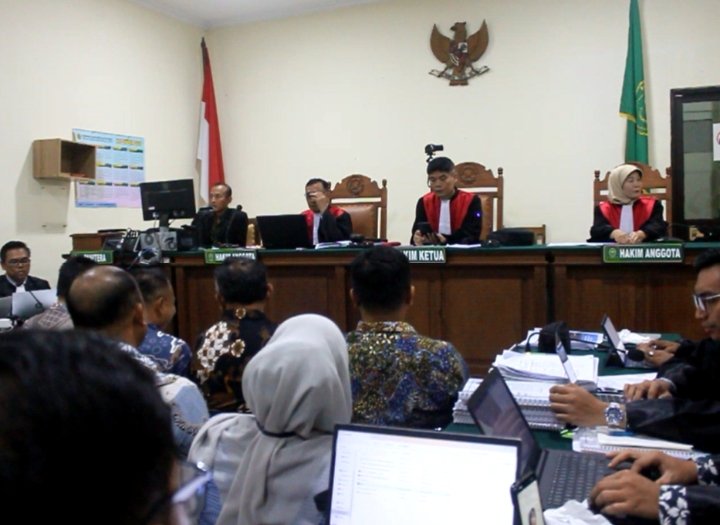 Kontrak Rp.1,6 Juta, Gaji yang Diterima Rp.1,5 Juta: Selisih Upah dan Kejanggalan Status Pekerja Mengemuka di PN Semarang
