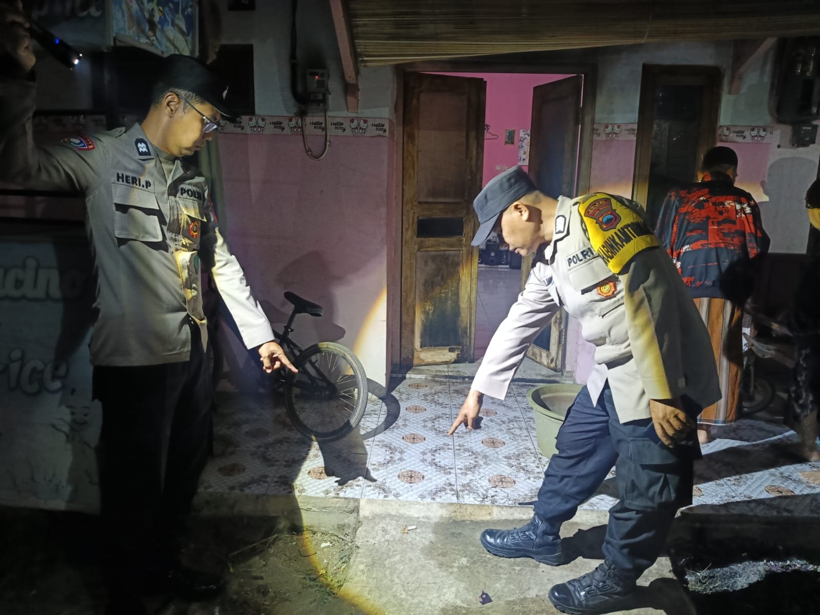 Rumah Warga Ambokembang Nyaris Dilalap Api, Dua Orang Misterius Diduga Coba Bakar