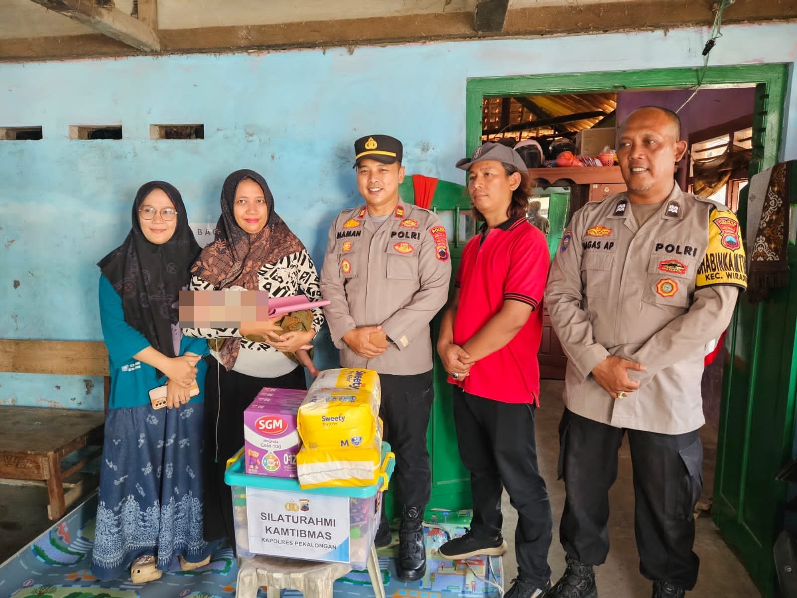 Polisi Hadir untuk Sesama, Polsek Wiradesa Bantu Bayi Penderita Bibir Sumbing di Desa Kauman
