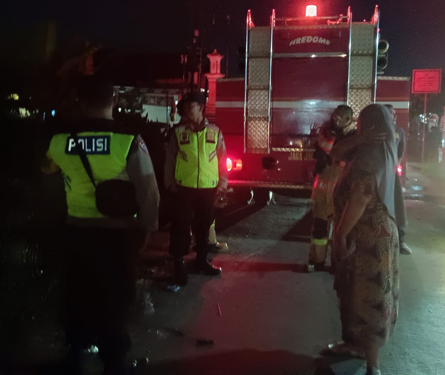 Respons Cepat Aparat dan Warga Cegah Kebakaran Lahan di Wonokerto Kulon Meluas